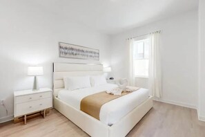 5 bedrooms, iron/ironing board, free WiFi, bed sheets - Modern 5BR Villa w/ Pool Near Disney (Davenport)