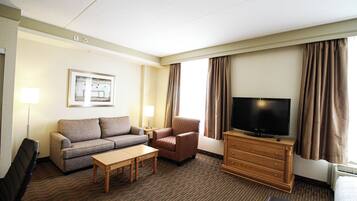 Executive Studio Suite, 1 King Bed, Non Smoking | Living area