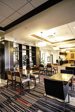 Restaurant - Waterloo Suites Hotel (Waterloo)
