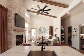 Dining - LittleWoods Lodge+Private Forest

 (Rexburg)