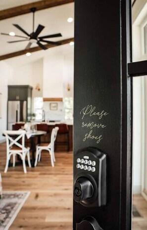 Dining - LittleWoods Lodge+Private Forest

 (Rexburg)