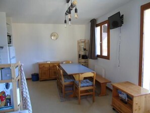 Dining - Ground floor, view valley, balcony, tv, ski locker, 48m², Valfréjus (Valfréjus)