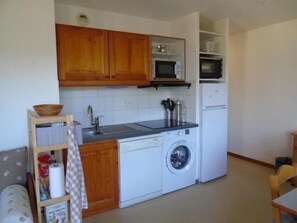Fridge, microwave, dishwasher, coffee/tea maker - Ground floor, view valley, balcony, tv, ski locker, 48m², Valfréjus (Valfréjus)