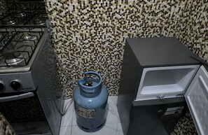 Mini-fridge, microwave, oven, cookware/dishes/utensils - SOTIDEK YOP (Abidjan)