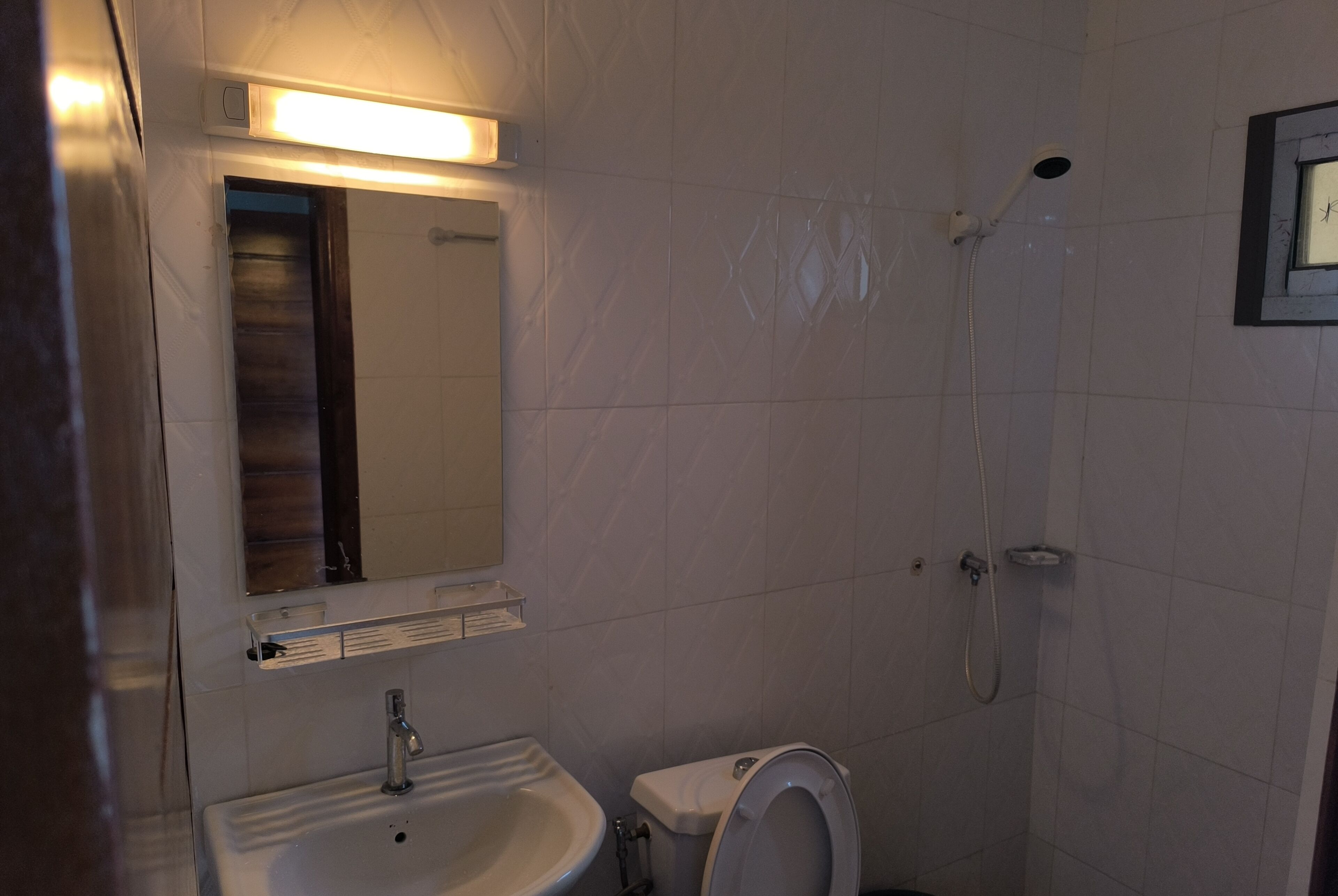 Sturta, inniskór, handklæði, sápa
