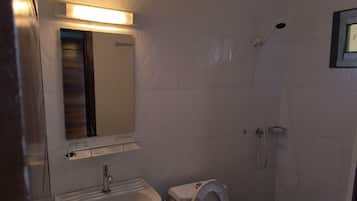 Sturta, inniskór, handklæði, sápa