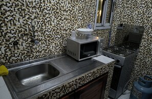 Mini-fridge, microwave, oven, cookware/dishes/utensils - SOTIDEK YOP (Abidjan)