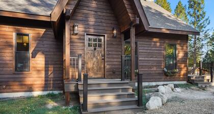 Siyi'ku Lodge | Custom Luxury | Starlight Theatre