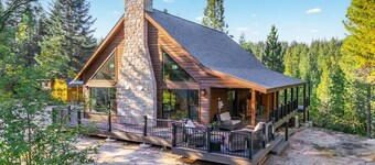 Siyi'ku Lodge | Custom Luxury | Starlight Theatre