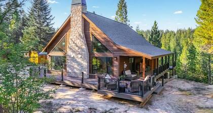 Siyi'ku Lodge | Custom Luxury | Starlight Theatre