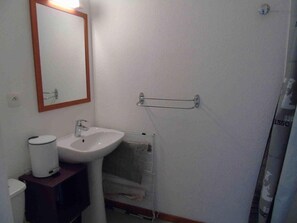 Douche, sèche-cheveux