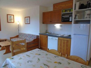 Interior - 1st floor, view mountain, balcony, tv, ski locker, 48m², Valfréjus (Valfréjus)