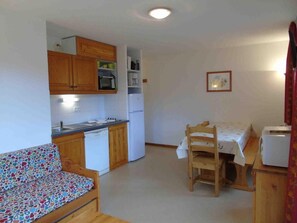Interior - 1st floor, view mountain, balcony, tv, ski locker, 48m², Valfréjus (Valfréjus)