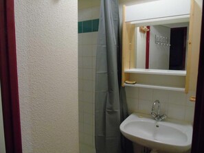 Bathroom - 2nd floor, view valley, balcony, tv, ski locker, 61m², Valfréjus (Valfréjus)
