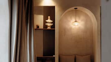 Standard-Doppel- oder -Zweibettzimmer, Poolblick | Hochwertige Bettwaren, Zimmersafe, individuell dekoriert