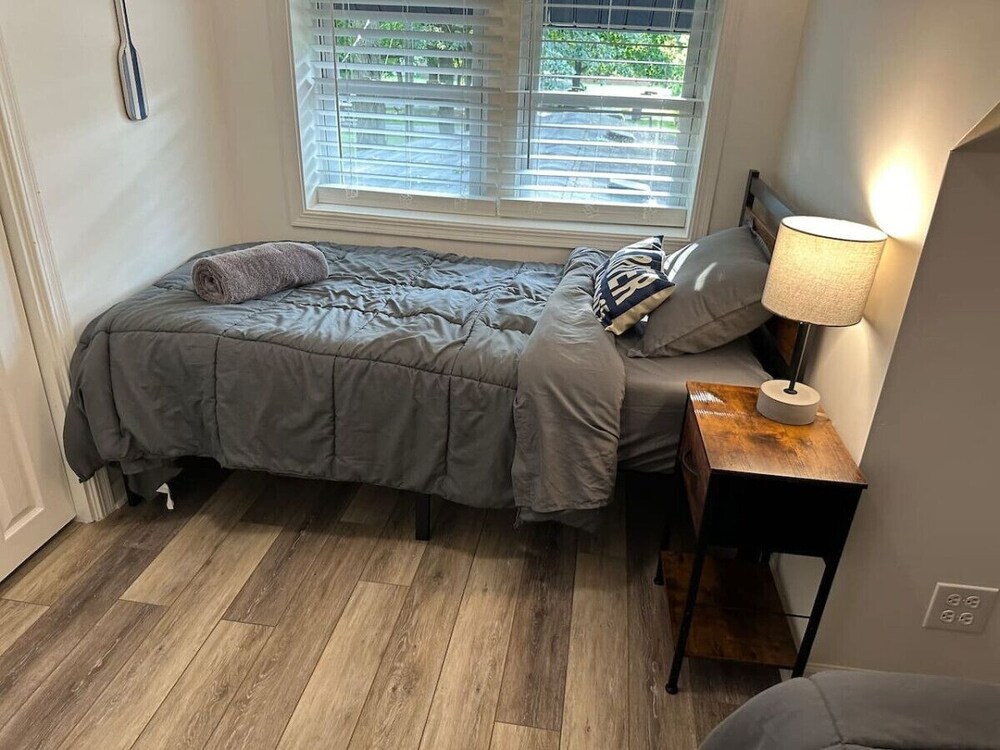 432) Charming waterfront home w/ hot tub Kane County Vrbo