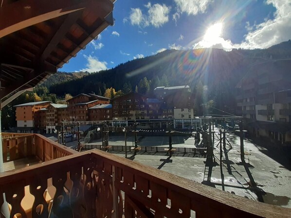Property grounds - 150m from ski lifts, 2nd floor, view resort, balcony, tv, ski locker, 44m², Valfréjus (Valfréjus)
