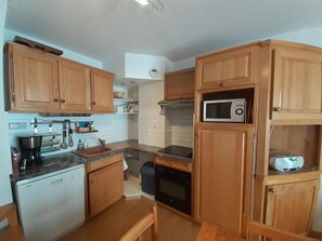 Fridge, microwave, oven, dishwasher - 150m from ski lifts, 2nd floor, view resort, balcony, tv, ski locker, 44m², Valfréjus (Valfréjus)