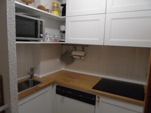 Fridge, microwave, oven, dishwasher - 3rd floor, view mountain, balcony, tv, ski locker, 23m², Valfréjus (Valfréjus)