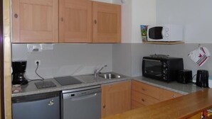 Coffee/tea maker, fridge, microwave, oven - Ground floor, view valley, balcony, tv, ski locker, 33m², Valfréjus (Valfréjus)