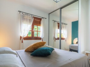3 chambres, lit parapluie, Wi-Fi, draps fournis