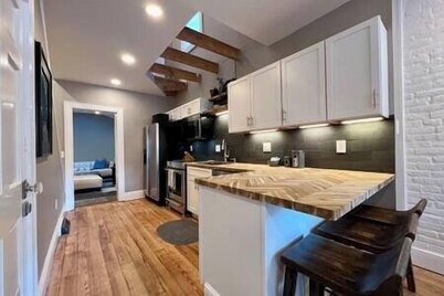 THE CONESTOGA HOUSE - THEATER & BUSINESS DISTRICT