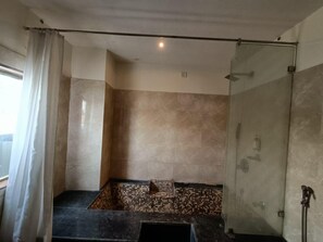 Free toiletries, hair dryer, towels, soap - The Hotel Rajputana  (Sawai Madhopur)