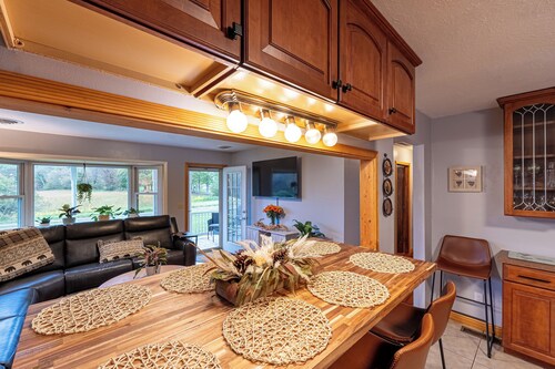 3br Cottage in Lansing bordering the New River Gorge National Park and Preserve