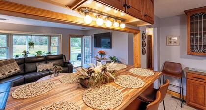 3br Cottage in Lansing bordering the New River Gorge National Park and Preserve