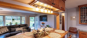 3br Cottage in Lansing bordering the New River Gorge National Park and Preserve