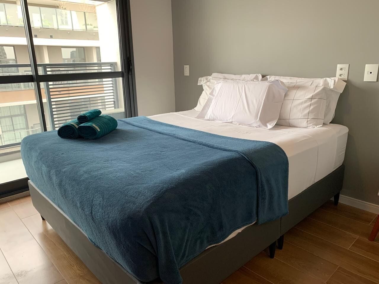 1 chambre, coffres-forts dans les chambres, fer et planche à repasser