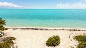 Ubicación a pie de playa, tumbonas y toallas de playa