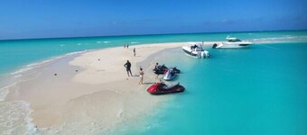 SPECIAL DISCOUNT, TURKS HAVEN VILLAS LUXURY 1BR SUITE, 2mins WALK TO THE BEACH!!