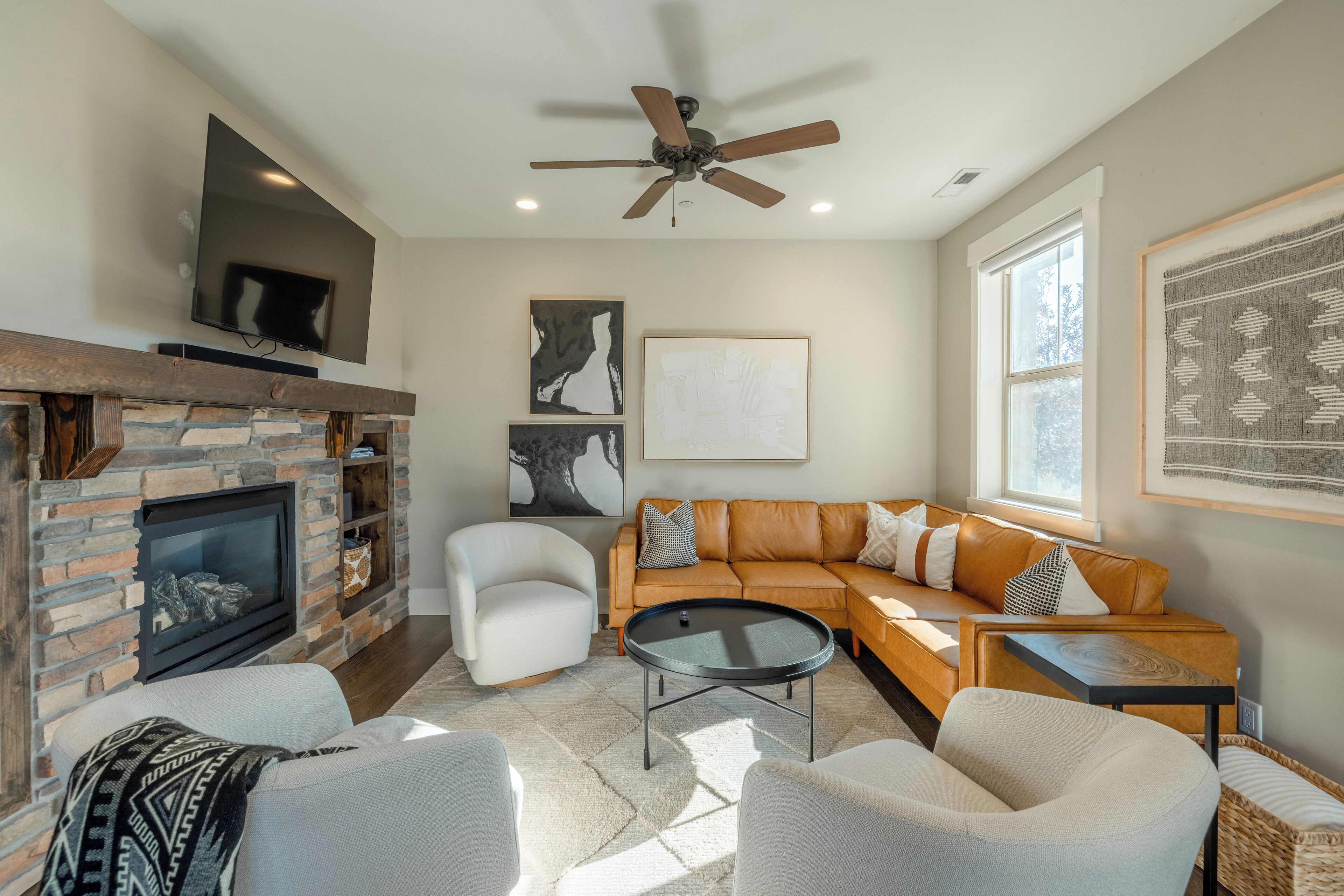 Smart TV, fireplace