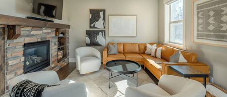 Smart TV, fireplace