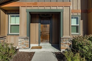 Exterior detail - Parks Edge Ski Oasis - 10 minutes to town with gym, hot tub, and pool (Kamas)