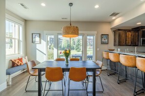Dining - Parks Edge Ski Oasis - 10 minutes to town with gym, hot tub, and pool (Kamas)