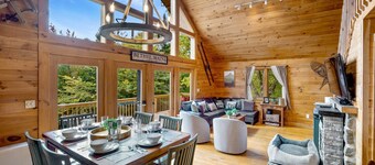 Private dog-friendly lodge with hot tub, mountain views, and fenced-in yard