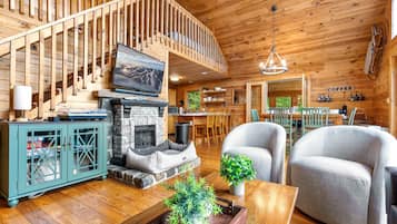 Una Smart TV, una chimenea, videojuegos, una biblioteca de música