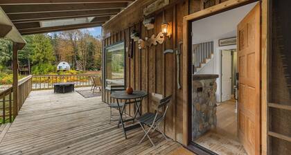 Riverside Retreat Hot Tub Sauna Yards Firepits Gazebo and Stunning Views. + Pets