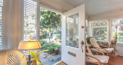 Vintage Cottage steps from Venice Beach