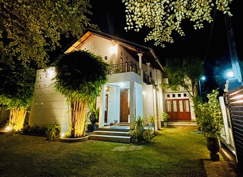 Cenreeza Airport Villa