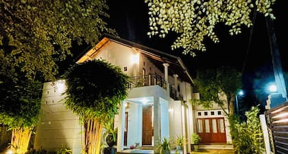 Cenreeza Airport Villa