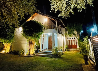 Cenreeza Airport Villa