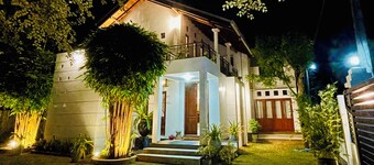 Cenreeza Airport Villa