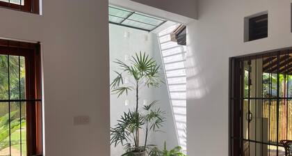 Cenreeza Airport Villa