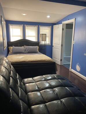 3 bedrooms, iron/ironing board, WiFi, bed sheets - Cozy open floor plan (Louisville)