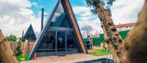 Comfort Bungalow | 1 bedroom, desk, laptop workspace, iron/ironing board