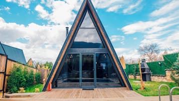 Comfort Bungalow | 1 bedroom, desk, laptop workspace, iron/ironing board