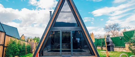 Comfort Bungalow | 1 bedroom, desk, laptop workspace, iron/ironing board